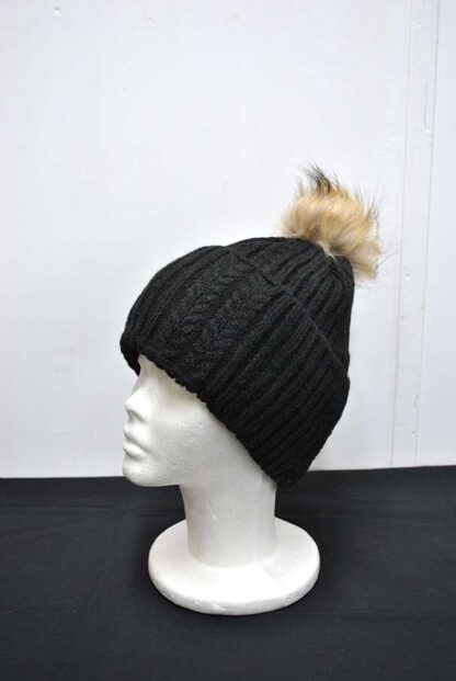 Gorro negro lana y pompón