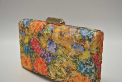 Clutch bordado flores multi - Imagen 3